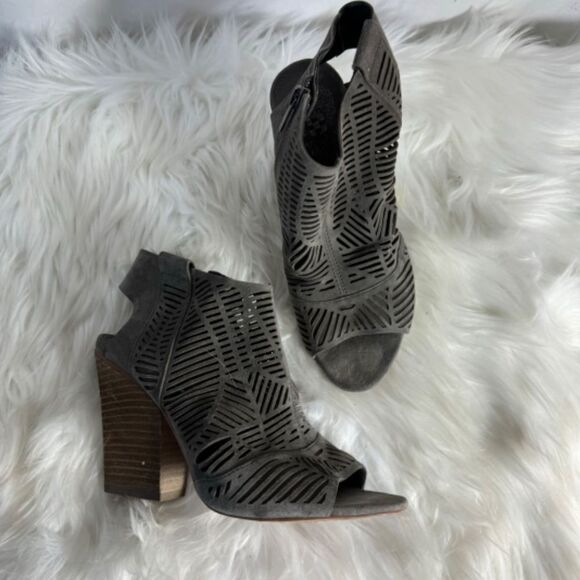 Vince Camuto Kimora Grey Perforated Suede Slingback Sandals Sz 7 - Picture 2 of 5